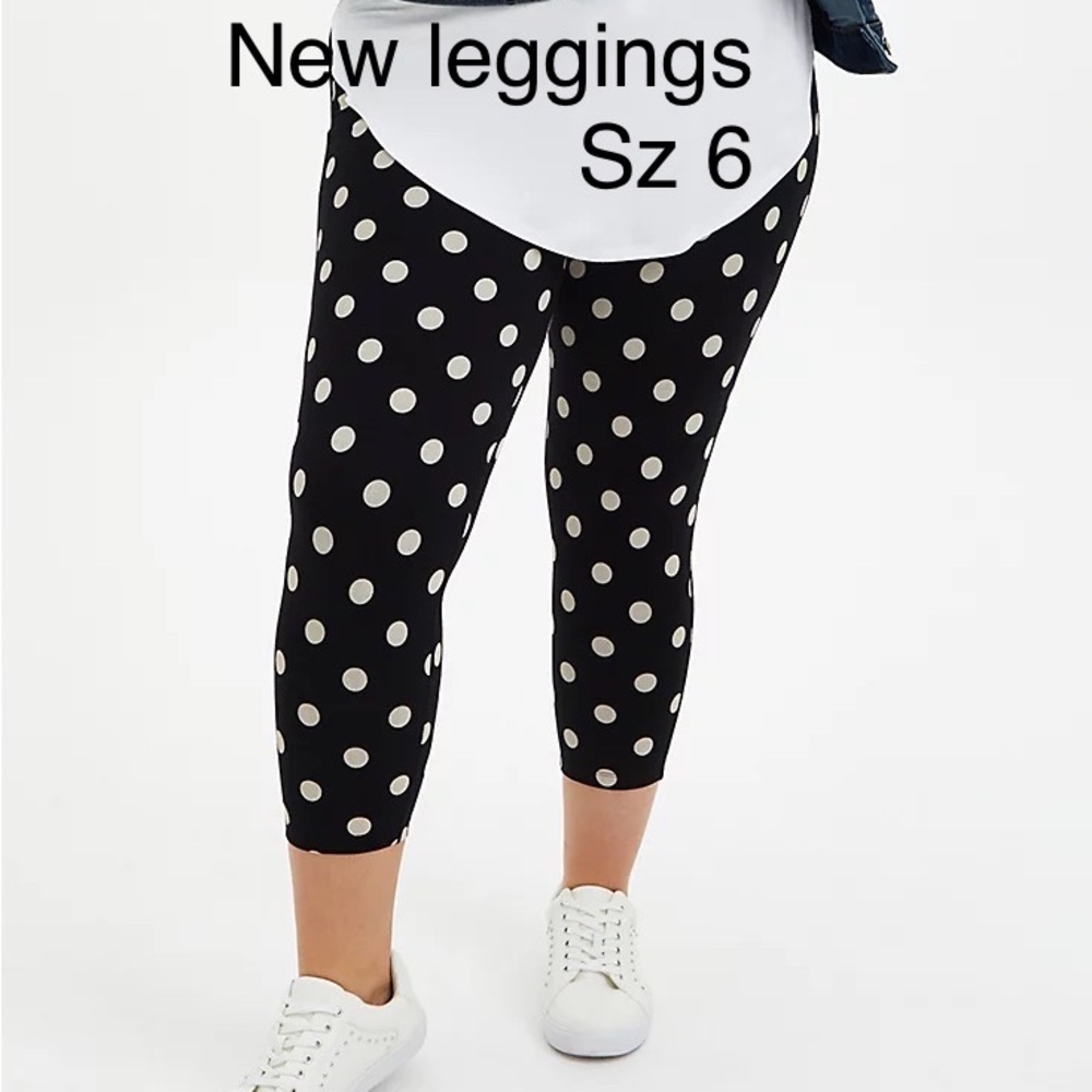 Torrid crop leggings Sz 6 (NWT)
